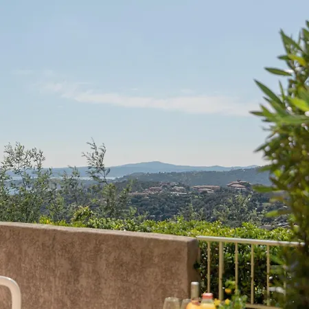 Air-conditioned With Pool And Sea View Apartmán