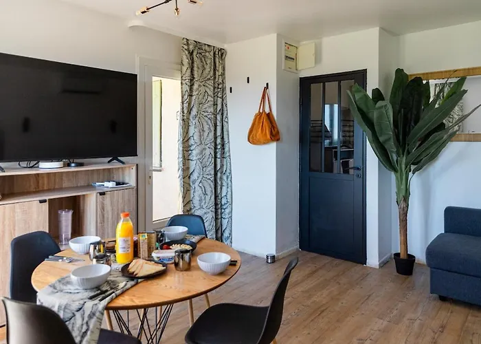 Air-conditioned With Pool And Sea View *