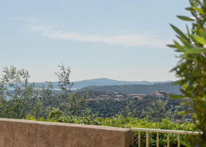 Air-conditioned With Pool And Sea View Apartmán