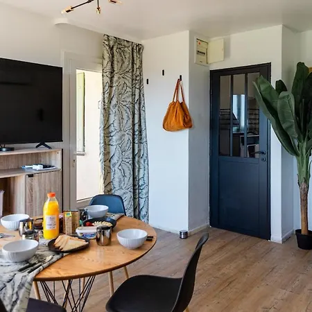 Air-conditioned With Pool And Sea View *