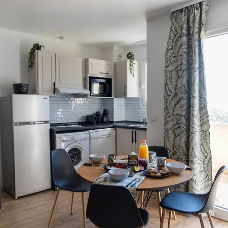 Air-conditioned With Pool And Sea View Апартаменты Рокбрюн-сюр-Аржан