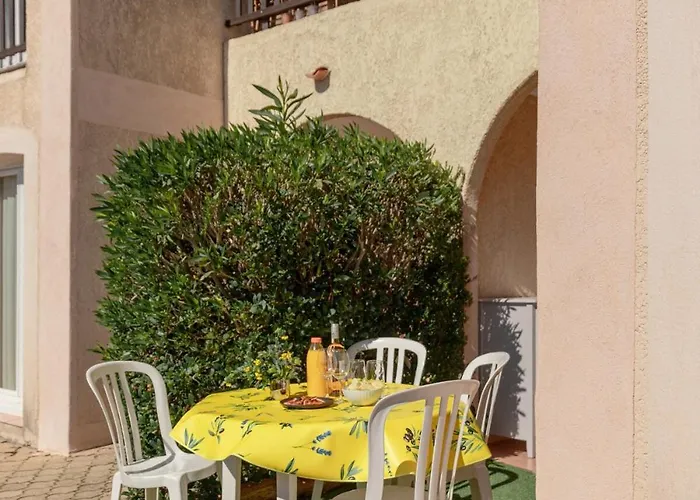 Air-conditioned With Pool And Sea View